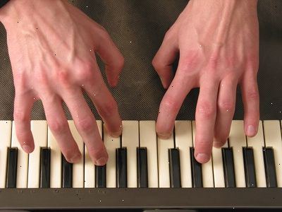 Sådan at lære dig selv at spille klaver. Hvis du allerede er bekendt med de noter.