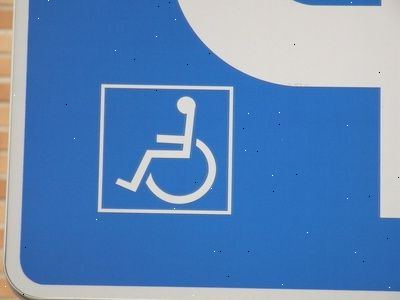 Hvordan til at finansiere et køretøj med kørestolsadgang. Må din forskning om prisfastsættelse for kørestolsbrugere varevogne og modifikationer som kørestolslifte og ramper.