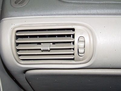 Sådan at genoplade aircondition med freon i en Chevy kobolt