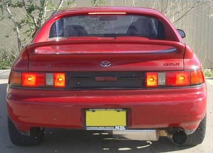 Sådan at reagere, hvis din bil bremse lys tændes. Kontrollér håndbremsen.