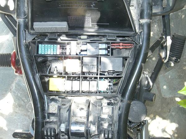 Hvordan til at erstatte en elektrisk sikring i en bil. Vide, hvornår det er tid til at udskifte en elektrisk sikring i en bil.