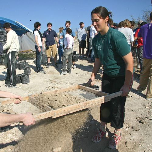 Hvordan til at deltage i en arkæologisk udgravning. Bliv involveret i forskellige faser af projektet.