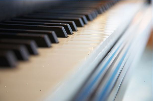 Sådan vælger du et klaver. Læs brochurer fra forskellige klaver producenter.