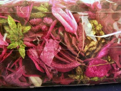 Hvordan til at tørre blomster i mikrobølgeovnen. Varm dine silicagelplader perler.